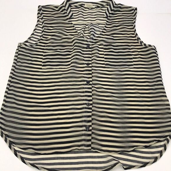 Woman’s sheer blouse - Picture 1 of 3